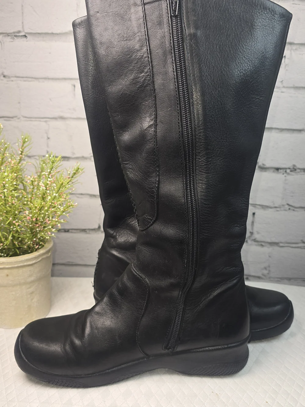 Keen Bern baby black leather knee-high boots wedge heel buckle womens 9